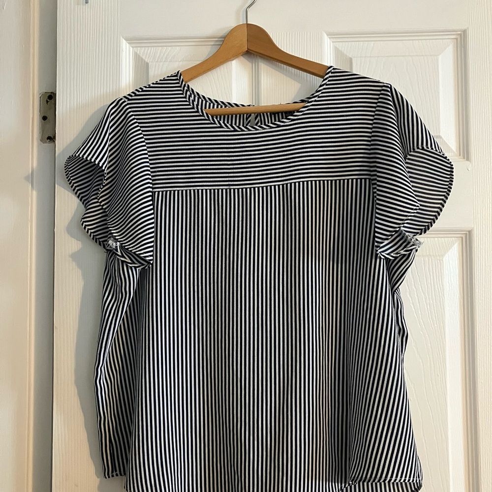 Adrianna Papell Black and White Flutter Sleeve Blouse